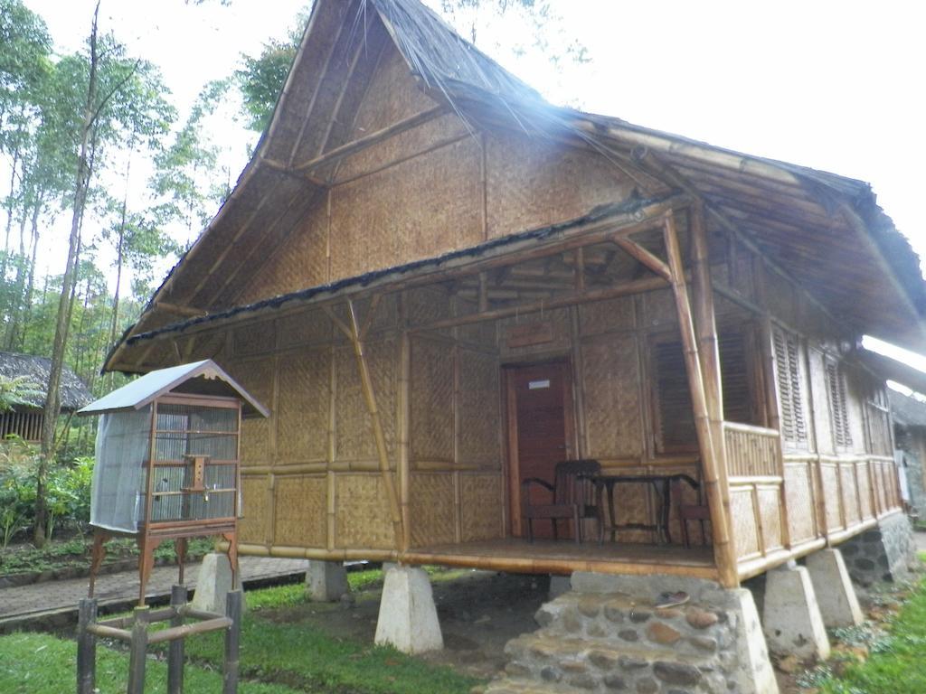Villa Kampung Karuhun Sutan Raja Бандунг Номер фото