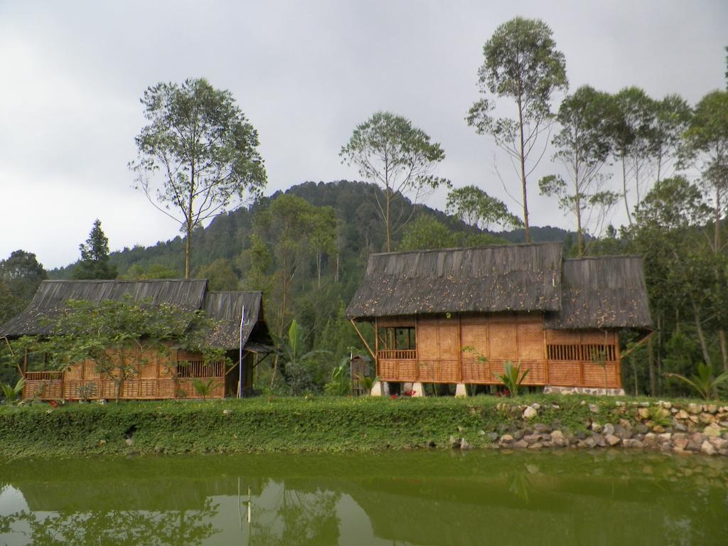 Villa Kampung Karuhun Sutan Raja Бандунг Экстерьер фото