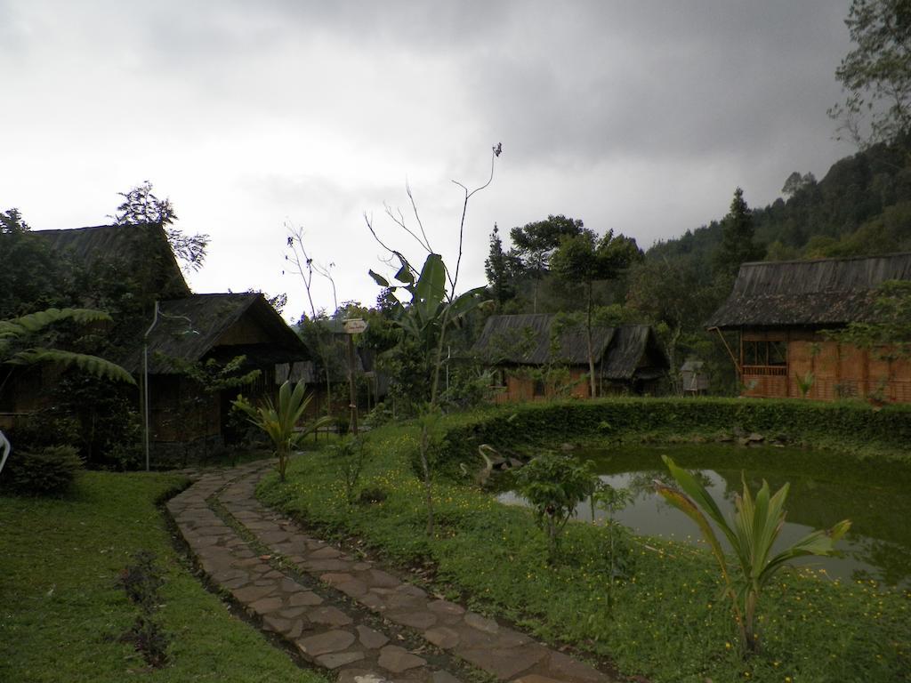 Villa Kampung Karuhun Sutan Raja Бандунг Экстерьер фото